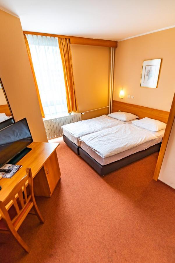 Čakovec Hotel Park מראה חיצוני תמונה