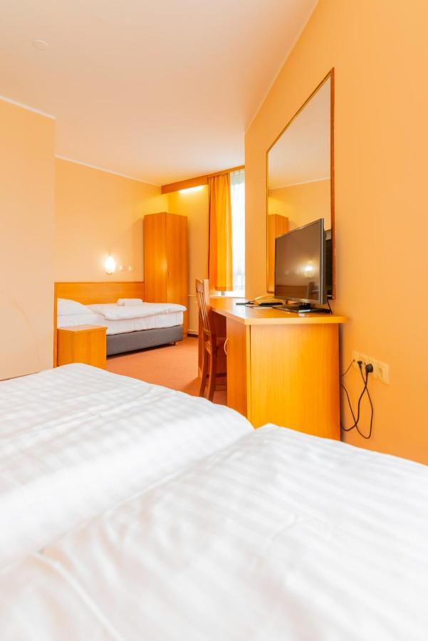 Čakovec Hotel Park מראה חיצוני תמונה
