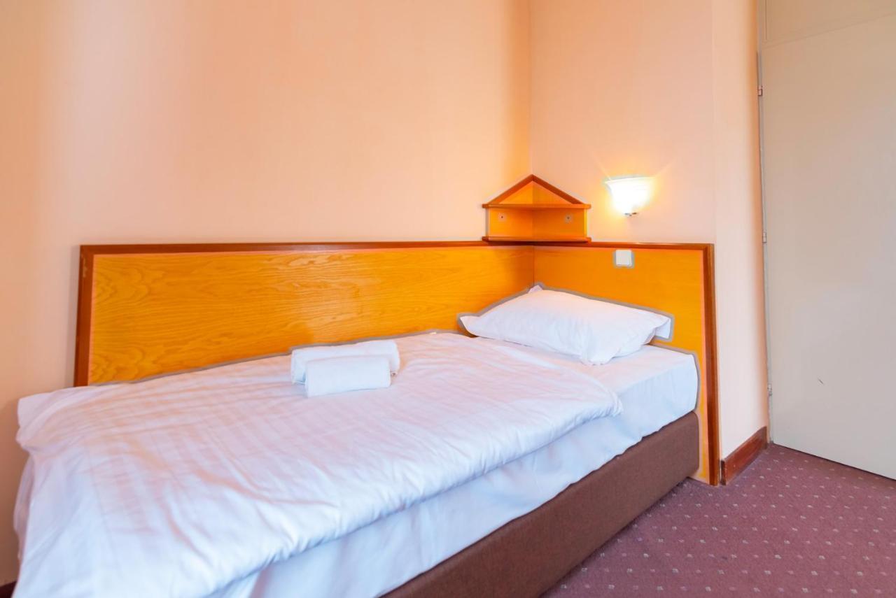 Čakovec Hotel Park מראה חיצוני תמונה