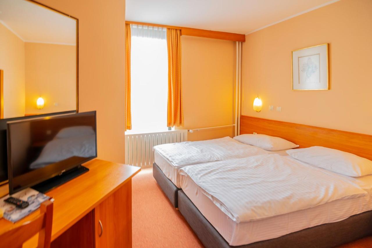 Čakovec Hotel Park מראה חיצוני תמונה